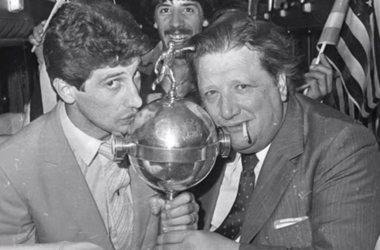 HistoriaCAP's tweet photo. 🗓️#UnDíaComoHoy de 1923, nacía Wáshington Cataldi

⭐Presidio el club desde 1973 hasta 1984 y desde 1990 a 1992

🏅 Presidente del Decano en la obtención de 7 Campeonatos Uruguayos, la cuarta Copa Libertadores y la tercera Copa Intercontinental. https://t.co/4dWF5ltu8S