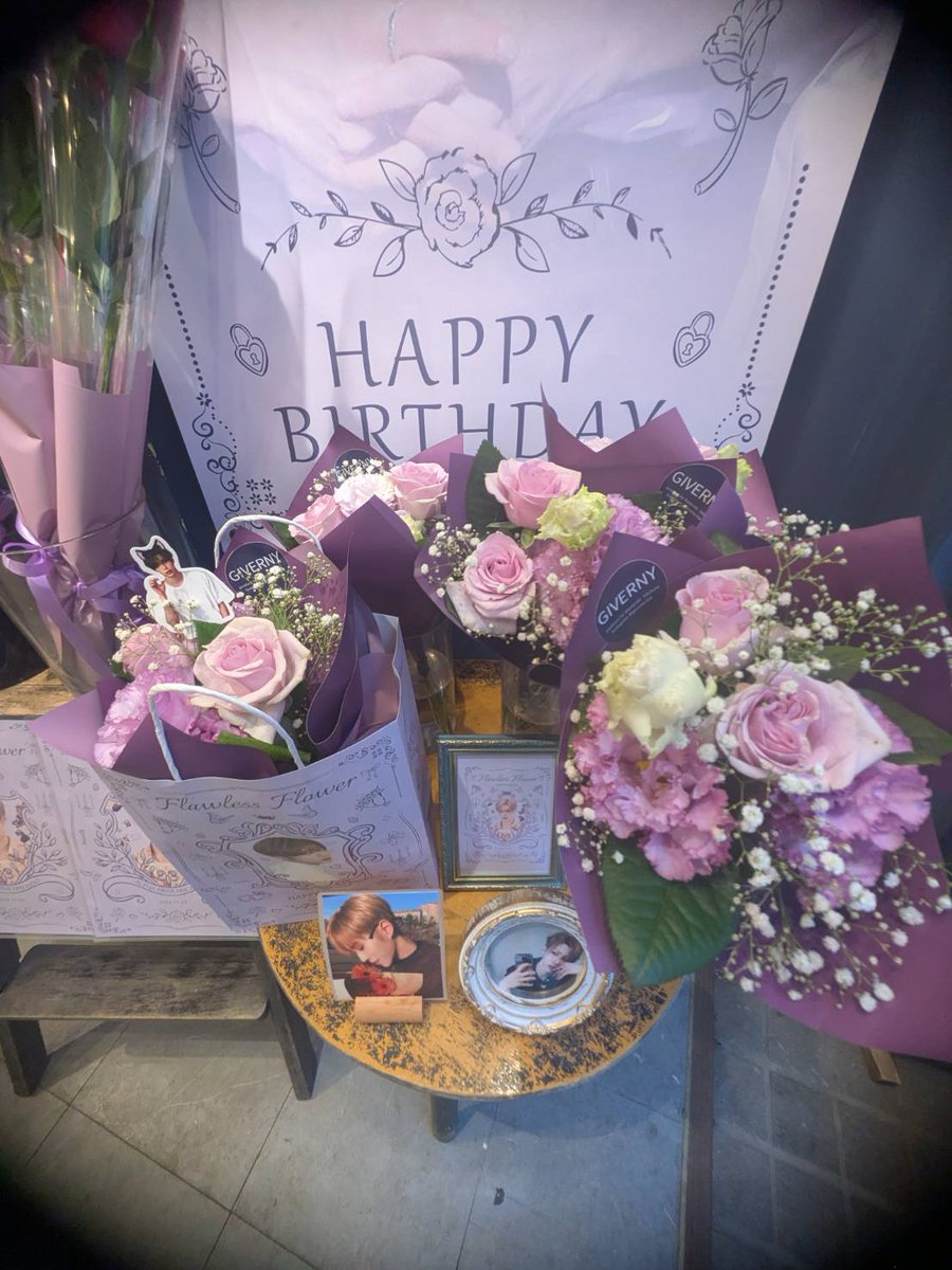 ARNO_JPsub's tweet photo. [💐]Flawless_Flower

＼フラワーショップイベント本日スタート／

たくさんのご来店お待ちしております💜

🗓-7/7(※名古屋のみ明日スタート)
📍TOKYO‐les mille feuilles de liberté アトレ恵比寿店
📍OSAKA‐les mille feuilles de liberté 大阪店
📍FUKUOKA‐GIVERNY

※お花の価格、内容は店舗によって異なります
※特典グッズ、イベント花の数には限りがございます。

ご来店されたVegaのみなさまは #いちばん輝くジャンジアハオ のハッシュタグで認証ショットをぜひよろしくお願いいたします📸✨

#Flawless_Flower
#いちばん輝くジャンジアハオ
#ARNO #アルノ #ALPHADRIVEONE