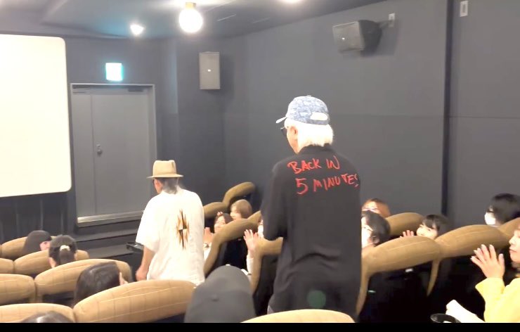 DaifukuMerchen's tweet photo. 7/2、最終日上映前に大福揃ってのトークイベントが開催されました。浅倉さんは嬉野で知ったお菓子「丸ぼうろ」を携えて登壇、映画の裏話と共に満員のお客さまの前で実食⭐️場内を沸かせました。映画はこの後、8/22から名古屋で公開！みなさん、よろしくお願いします🌟 https://t.co/3VVZZlZzOm