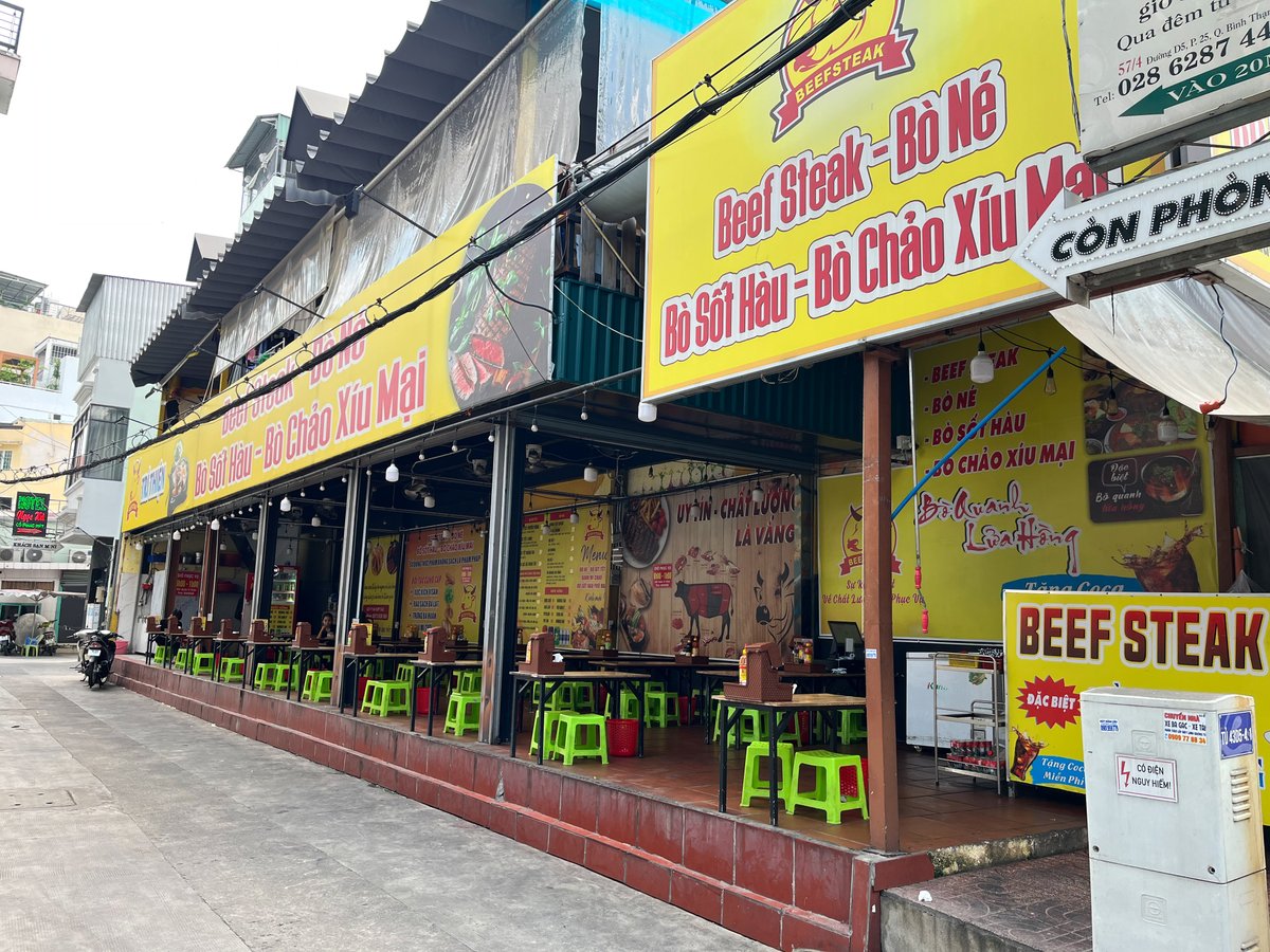 StepJobsVietnam's tweet photo. ホーチミン 旧D2通りの学生街を散歩してみました🇻🇳🏫
コラムページ：〜ホーチミン 旧ビンタイン区 旧D2通り 学生たちで賑わうローカルストリート〜
https://t.co/2WUVjCCIvv

 #ベトナム #ホーチミン #ローカル #旅行 #観光 #カフェ #レストラン #アジア #海外 #海外就職 #ベトナム就職 https://t.co/jNlEV17BGt