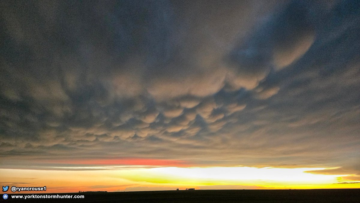 ryancrouse1's tweet photo. July 2, 2026
Very beautiful #sunset mixing with #MammatusClouds (9:30 pm) to end the chase day, North of Francis SK!
#skstorm https://t.co/82TTETFk1X