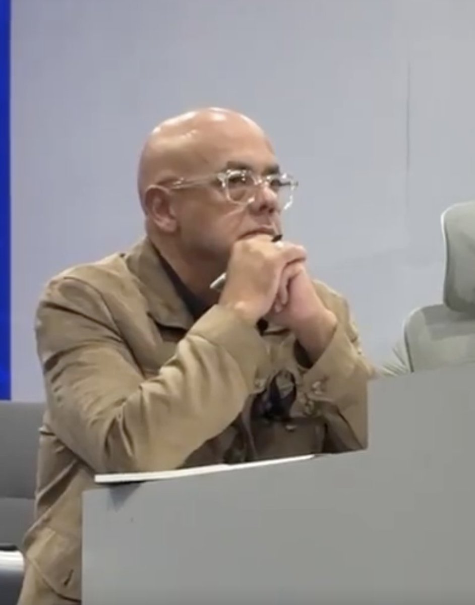 pasquinicarlos's tweet photo. La cara de alguien que sabe que llego el fina! https://t.co/1fdsuE6q0c