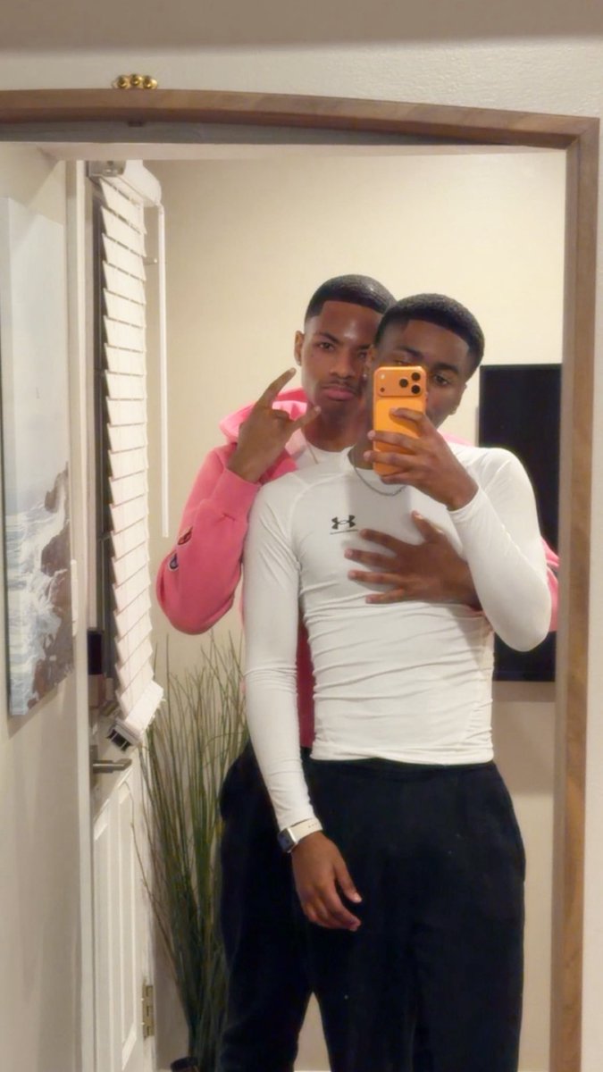llaronnc's tweet photo. they never could fw us. 😮‍💨 https://t.co/KS2UCozh6z