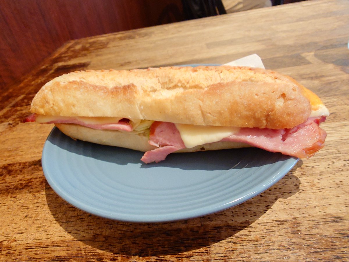 ayamesann0816's tweet photo. [三鷹*サンドニカフェ]
本日のサンド¥700
桃のヴェリーヌ¥1500

月初めのサンドニ。今月も頑張る
大好きティラミスがなかったけど、桃が気になっていたので逆に良かった
桃2個以上使ってるよね!?な感じで桃大好きな私満足🥰
今月からランチサラダないけど早く食べれるので良き

#あやめのカフェ旅 https://t.co/JyLCFgQPqX