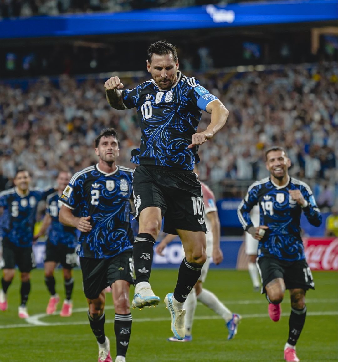 porquetendencia's tweet photo. "HOY JUEGA ARGENTINA":
Porque hoy la Selección enfrenta a Cabo Verde en los 16avos de final de la #CopaMundialFIFA https://t.co/cj0xHCkJiy