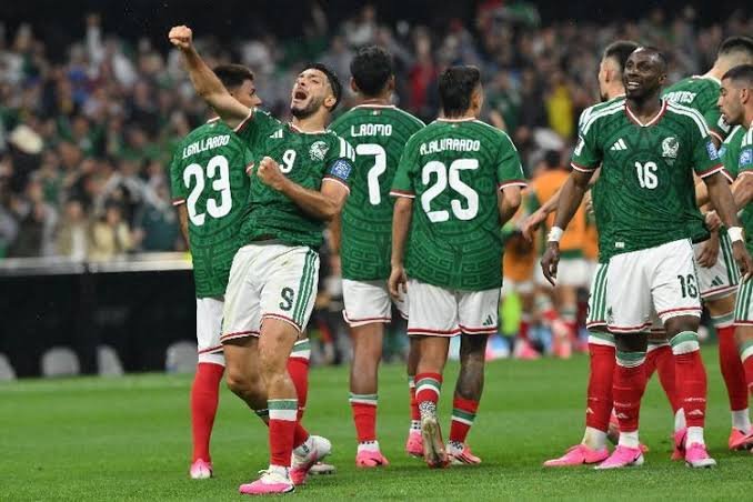 gilabola_ina's tweet photo. Hanya ada 2 tim yang belum pernah kebobolan di World Cup 2026, yaitu 🇲🇽Meksiko dan 🇪🇸Spanyol. 

Fase grup
🇲🇽 2-0 🇿🇦
🇲🇽 1-0 🇰🇷
🇨🇿 0-3 🇲🇽

32 besar
🇲🇽 2-0 🇪🇨
___
Fase grup
🇪🇸 0-0 🇨🇻
🇪🇸 4-0 🇸🇦
🇺🇾 0-1 🇪🇸

32 besar
🇪🇸 3-0 🇦🇹

Meksiko masih catatkan 100% kemenangan, sementara Spanyol pernah imbang sekali saat melawan Cape Verde.

@toshibatv_id  | #FeelEveryGoal