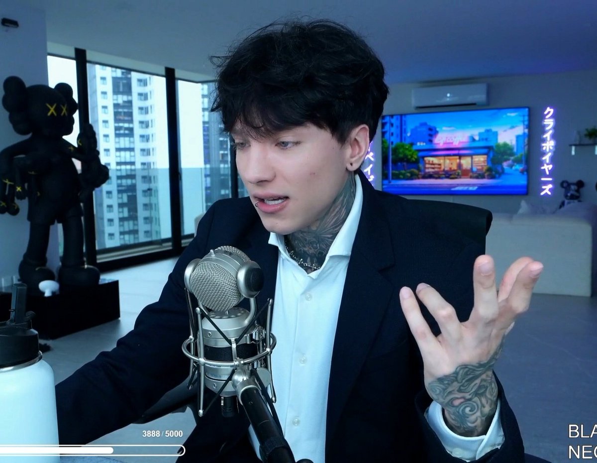 xcryperu's tweet photo. Gracias por el stream rey al fin acabo la batalla y ganaron las pelinegras👨🏻‍🦱 parece que habrá pelinegro por un largo tiempo más 😆 decansa te queremos nos vemos mañana ✨ purpurina ✨ https://t.co/dtQzttW9Zq