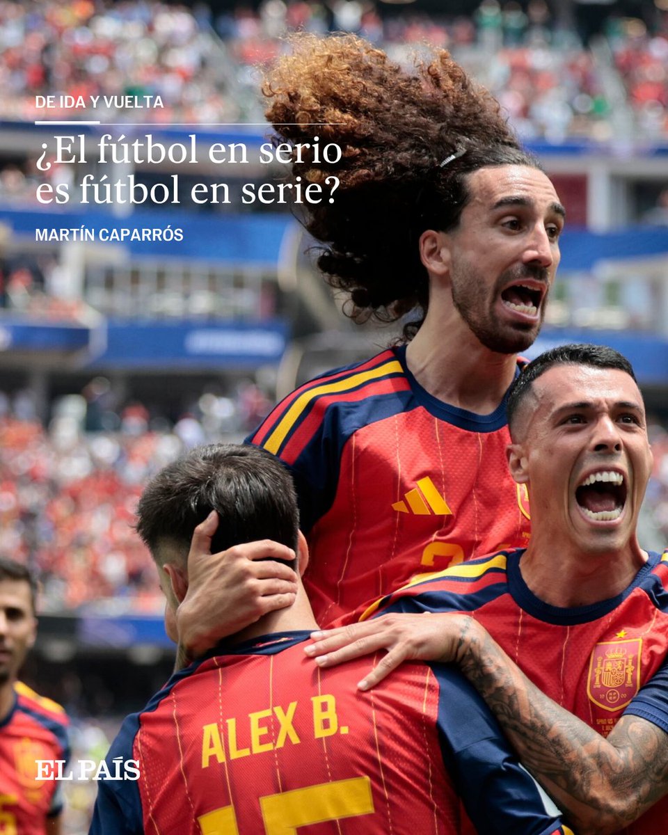 elpaismexico's tweet photo. ⚽ De ida y vuelta | "México y España llegan a sus octavos sin ningún gol en contra. En el torbellino de estadísticas en que vivimos, alguien descubrió que hacía décadas que ninguna selección había ganado un mundial sin recibir por lo menos un gol en la fase de grupos. Parece una suprema tontería; dicen que en la concentración argentina festejaron cuando se enteraron. Lo sabemos: no sólo las patrias son imaginarias", escribe @martin_caparros
https://t.co/jYcQqTnt4A