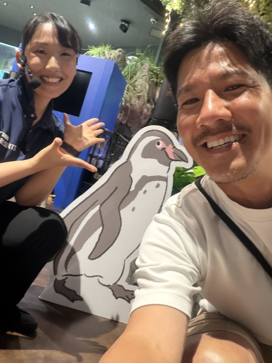 gunbattle_mark's tweet photo. きょうこお姉さんとさーやお姉さん☺️
お二人の活躍が嬉しい🐧
お客さんほぼ海外の人達、楽しんでました！ちばりよー！ https://t.co/Li3TEWcmXh