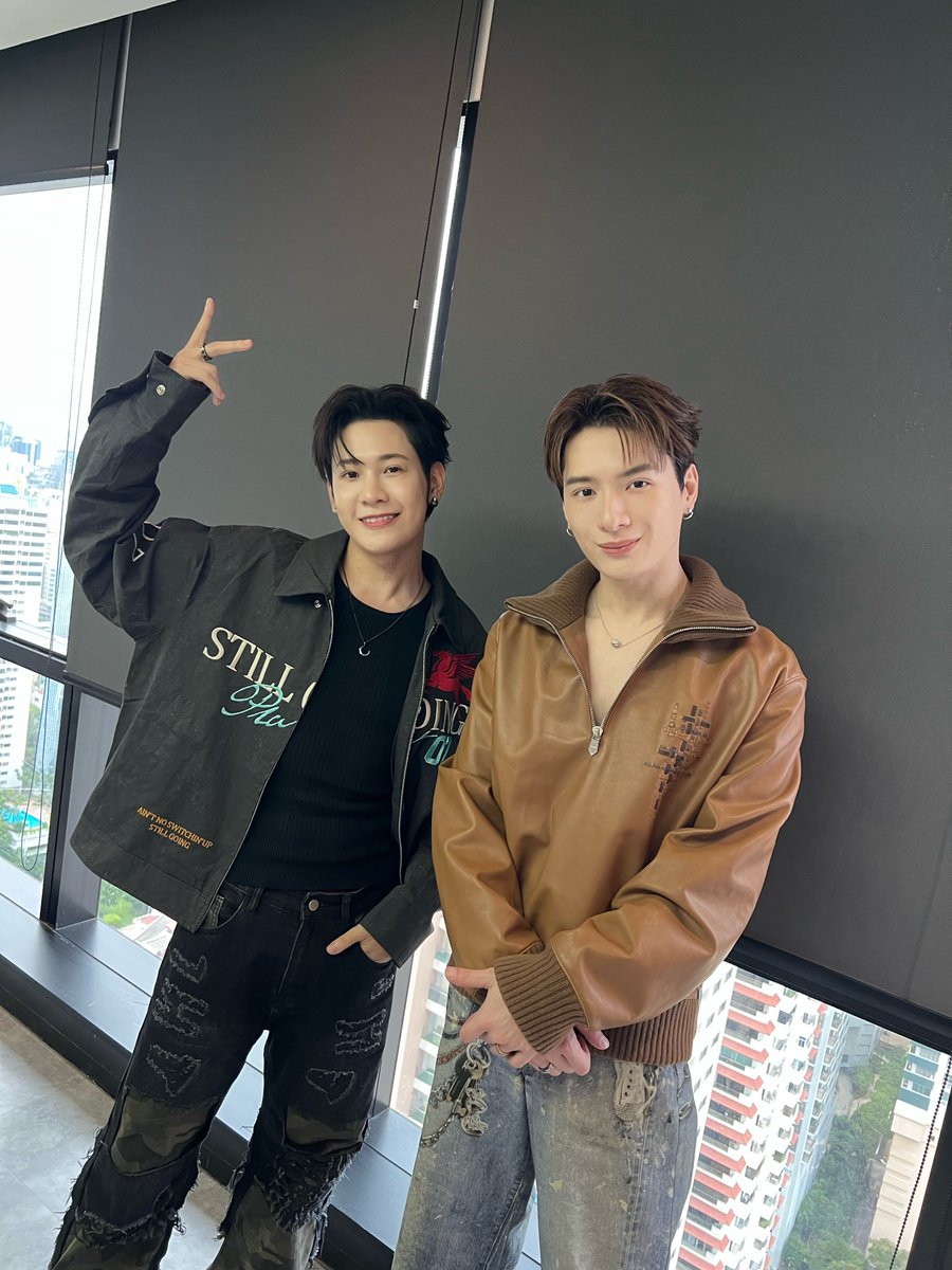 GMMTV's tweet photo. ฝากติดตามการเดินสายของคริสสิงโตกับงาน SOTUS TENIVERSARY CONCERT ⚙️ และ Live ของ GMMTV วันนี้เวลา 16.00 น. เจอกันนะครับ ✨
#SOTUS10thYearConcert

📌 เจอกันทาง Youtube / TikTok : GMMTV เวลา 16.00 น. เป็นต้นไป

🔗 MORE INFO : https://t.co/cL8pFpSskg

#GMMTV https://t.co/MHQHpWgvt4