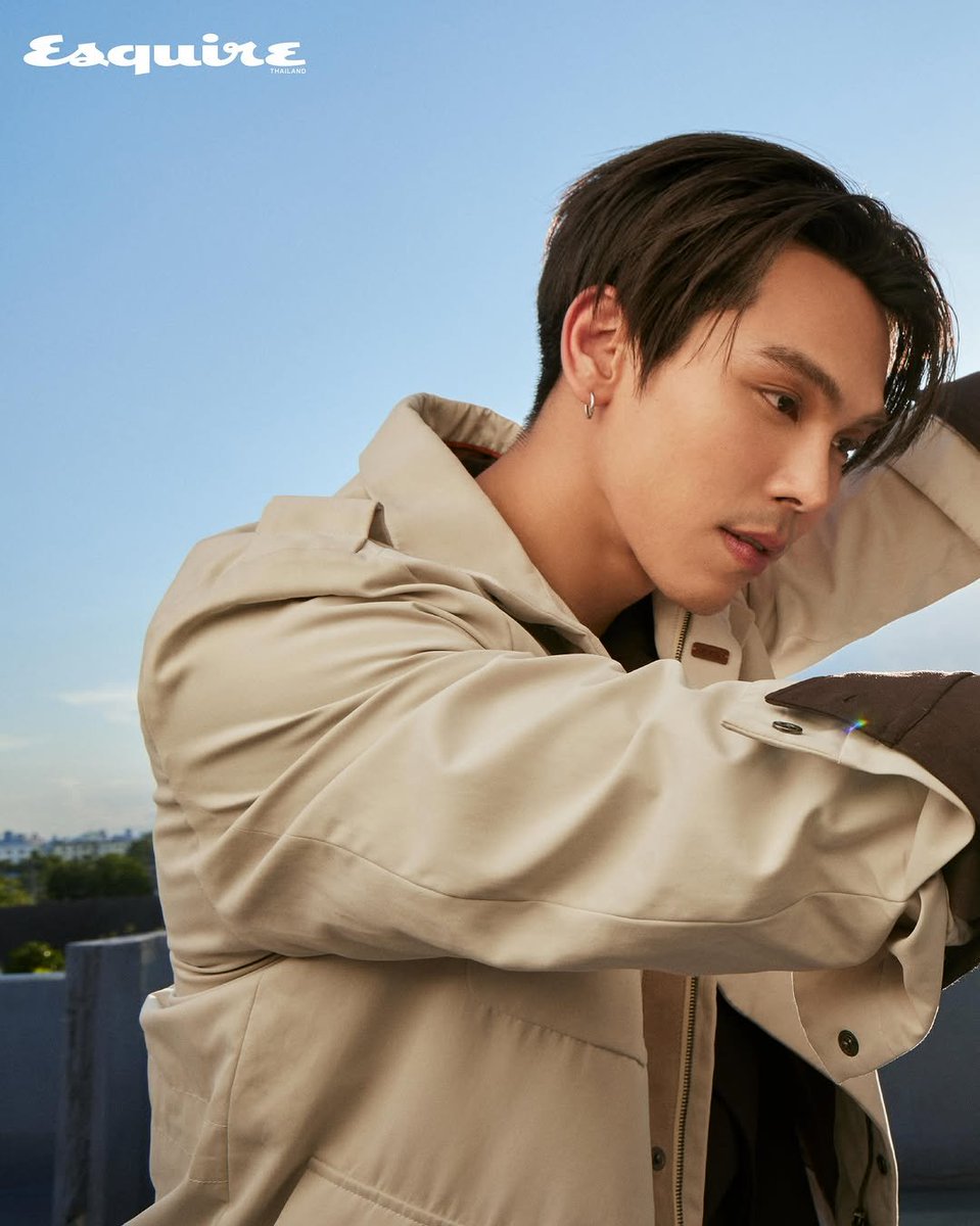 tretrends_'s tweet photo. แวะมาหวีดสุดหล่อกันงับ ไม่รู้ชาตินี้เราจะหาคนหล่อใส่นาฬิกาแบบนี้ได้จากที่ไหนอีกถ้าไม่ใช่คนนี้ 🫰🏻💗

#SeikoThailand #EsquireThailand  
#treporapat #ตรีภรภัทร https://t.co/iSppd0gFeB