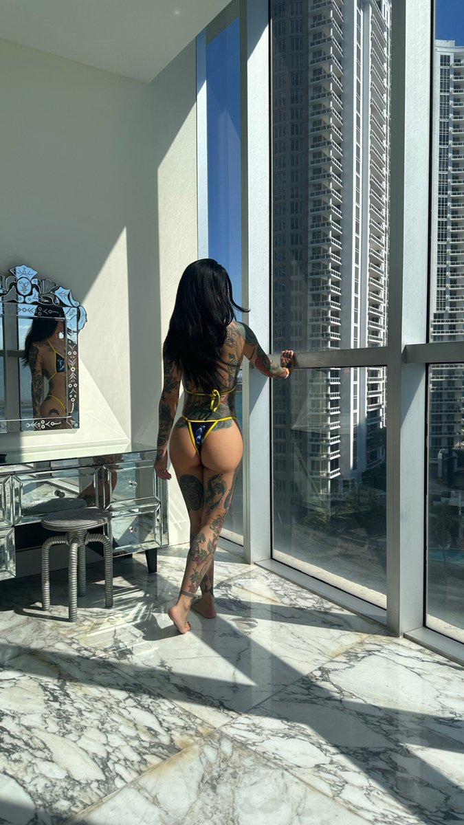 onlymaggiexo's tweet photo. city girl through and through https://t.co/yhQABPLlZZ