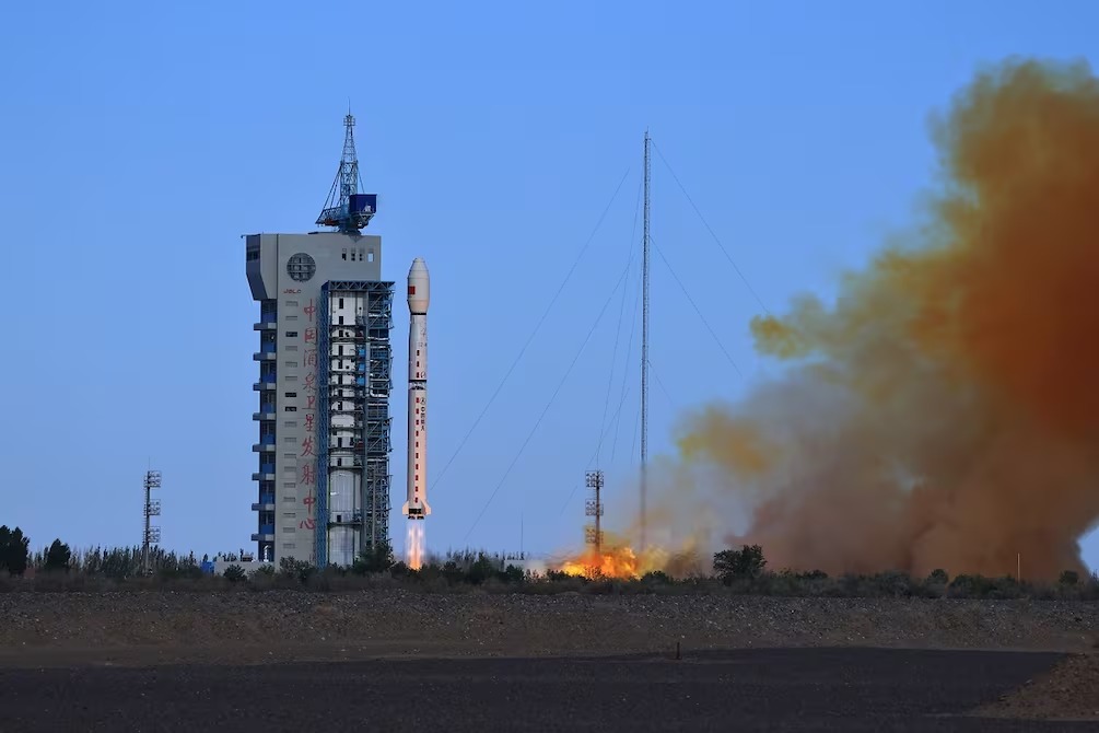 eluniversocom's tweet photo. #Internacional | El nuevo ‘ojo espacial’ de China que vigilará los océanos de la Tierra: los secretos que esconde el satélite HY-2E https://t.co/RKHWsWDIDj https://t.co/4NuoCn98Wr
