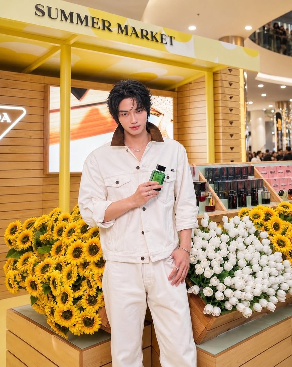 WinmetawinO's tweet photo. The energy reached sky high as Prada Beauty Regional Ambassador #WinMetawin (@winmetawin) made a special appearance to celebrate the grand debut of Prada Beauty in Indonesia.

Bringing their first-ever Summer Market Pop-Up to Jakarta, the space was packed with a massive crowd of fans and beauty enthusiasts. It's truly a convergence of star power and high glamour.

WIN PRADA BEAUTY SUMMER

#PradaBeautyxWin #PradaBeauty 
#PradaMakeup #PradaFragances 
#winmetawin
