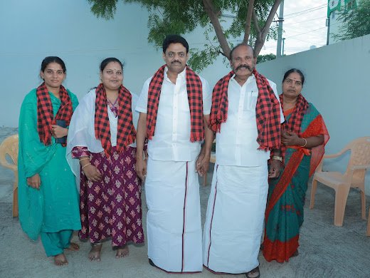 ManimaranDS's tweet photo. களத்தில் நின்றவர்களை நேரில் சென்று சந்தித்து நன்றி தெரிவித்த போது ....

கழக நிர்வாகிகள் தொண்டர்களின் சந்திப்பு தொடரும் https://t.co/yg8uANROyE