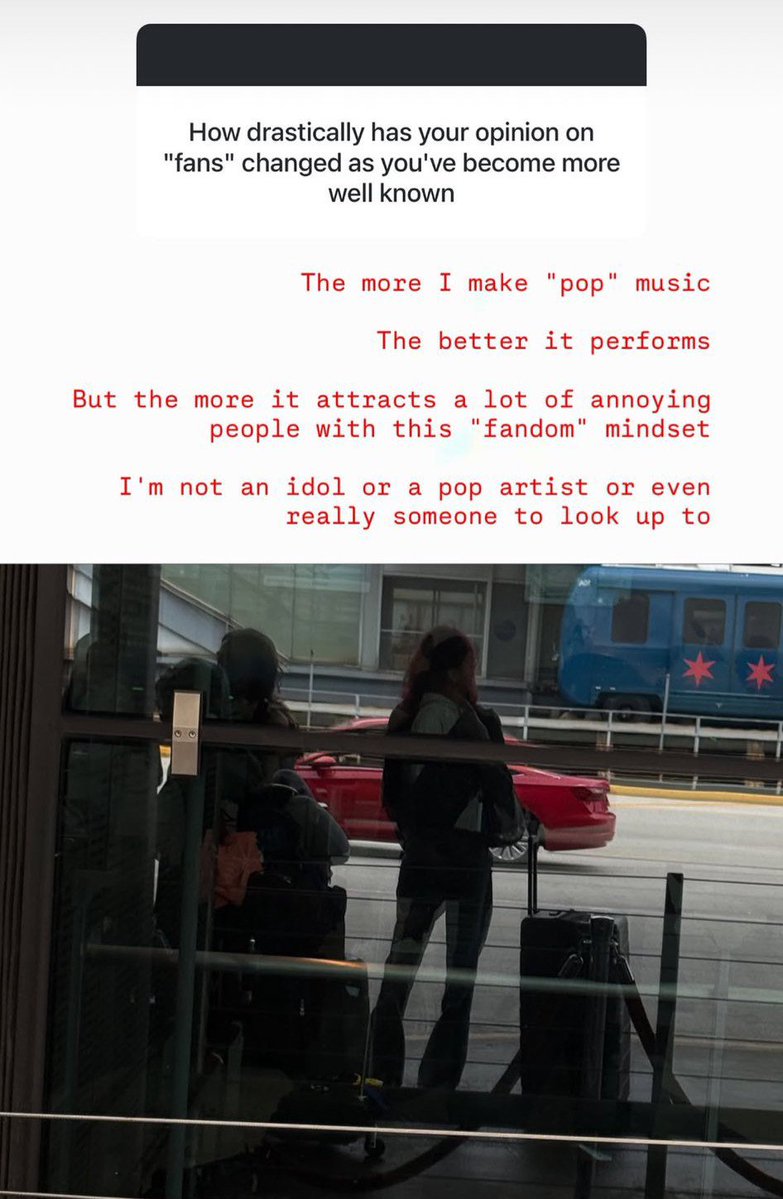 JaneRemoverBRA's tweet photo. Jane Remover diz que quanto mais faz música pop, o que eventualmente performa melhor nas plataformas, mais fãs com mentalidade parassocial aparecem.

"Eu não sou um idol ou um artista pop, nem ao menos alguém que os outros deveriam realmente se espelhar" https://t.co/zfjJttvSbU