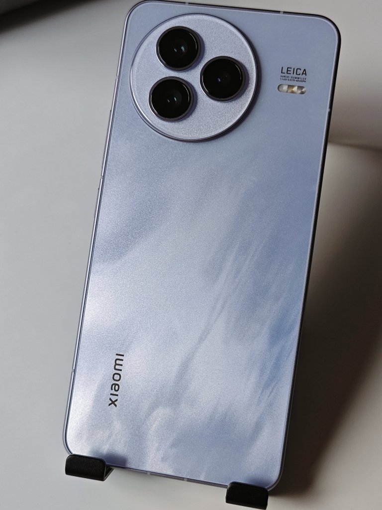 Dqs6P's tweet photo. xiaomi civi 5 pro！！！
薄型軽量でとてもキラキラ https://t.co/XgLQUMh9X8