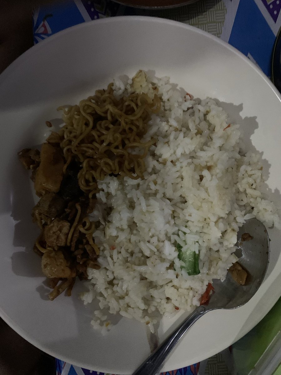 Broocolyn's tweet photo. Day 14, nasi goreng tpi pucet tpi enak https://t.co/dxVqMyn8Gq