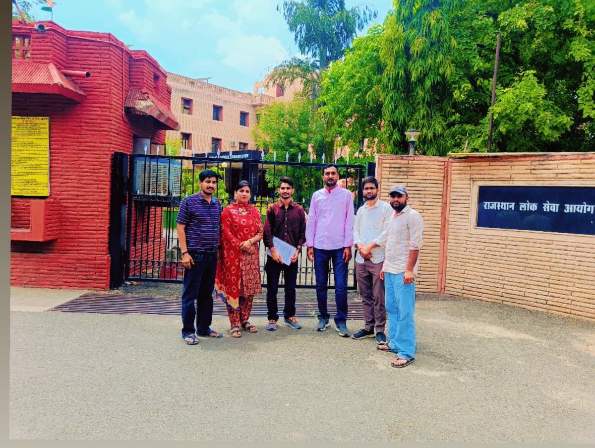 Sunil_Merta2311's tweet photo. विद्यार्थी दर दर भटक रहे है,ना RPSC संज्ञान ले रही है ना सरकार 
जल्दबाजी में यदि RPSC नियम विरुद्ध परीक्षा करवायेगी तो ये भर्ती कोर्ट में लटकी रहेगी 💯

कोर्ट से फटकार लगने के बाद भी तो फॉर्म रिओपन करोगे इससे अच्छा है पहले ही स्वत कर संज्ञान ले।

#2nd_ग्रेड_फॉर्म_रिऑपन_किजिए
#मोदीजी_rpsc_2nd_ग्रेड_फॉर्म_रिऑपन_किजिए

@rpsc @BhajanlalBjp 
@madandilawar