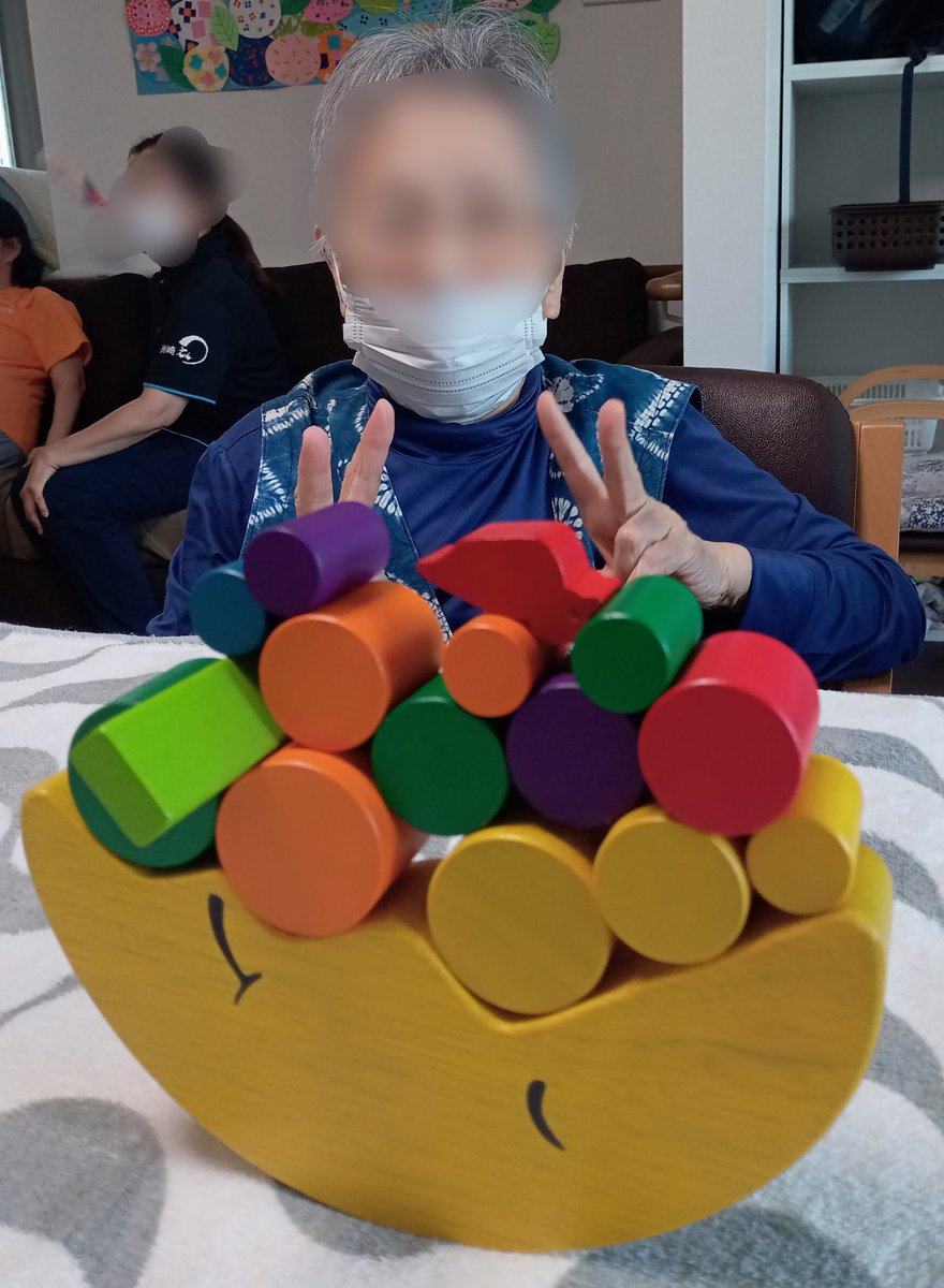 suzakien's tweet photo. 6月11日
【積み木バランスゲーム】
お二人で協力しながら、積み木のバランスゲームに挑戦しました。 https://t.co/Zk5TXolwqC