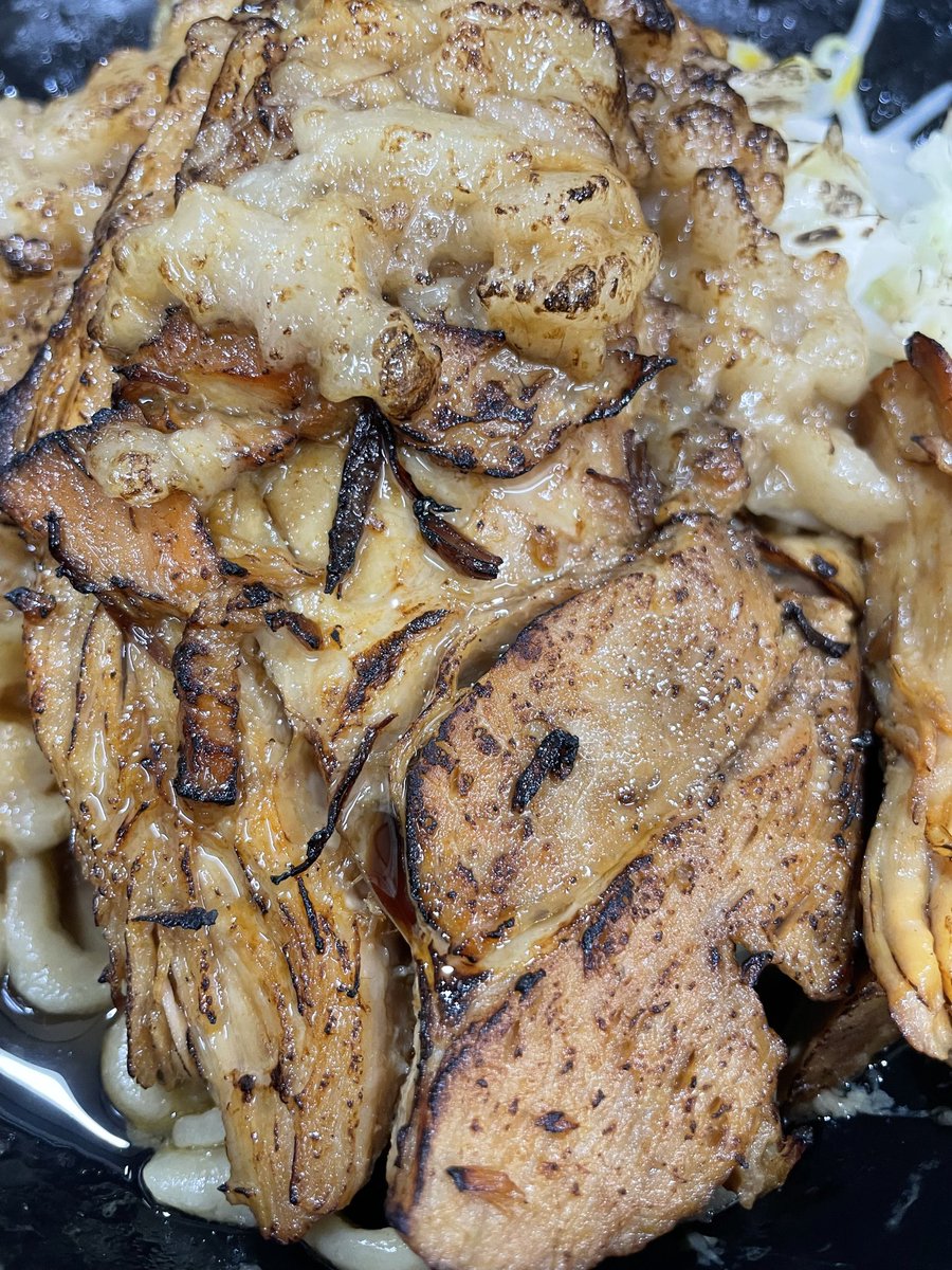 oikimuchi0601's tweet photo. ラーメン富次郎🍜堀町店

汁なしラーメン
生たまご

麺量350g､ニンニク普通🧄
甘〜い炙りアブラ､ほろっと炙り豚🐖
旨！が合わさり🤝🏼甘炙豚しら〜🐽
極太麺､そのまま啜り🥢生たまご
絡めて啜り🥚旨しら〜😋
ごっつぁんです🙏🏼 https://t.co/sisEI2GpWC