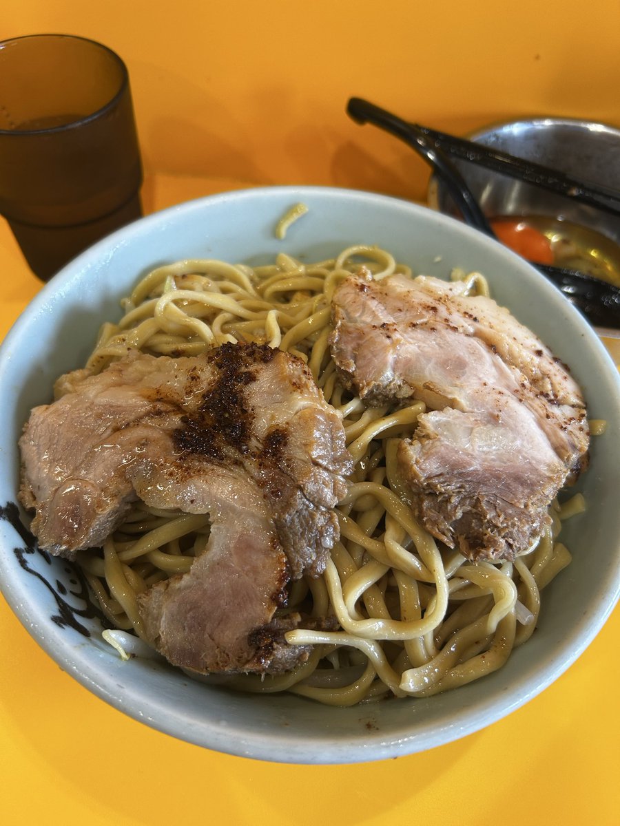fqL9wrDp7mPjhL1's tweet photo. #今週の野猿
小ラーメン現金200円ひやこ変更、たまねぎたまご。
ヤサイ少なめニンニク。

冷やし汁なしのマー油かけ。
塩味も丁度良い！

凄く美味しかった！
今日もありがとうございました。
ごちそうさまでした🤚 https://t.co/e2V4oI4D8k