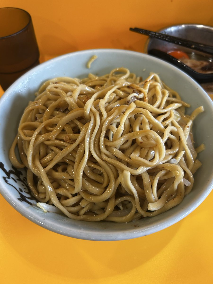 fqL9wrDp7mPjhL1's tweet photo. #今週の野猿
小ラーメン現金200円ひやこ変更、たまねぎたまご。
ヤサイ少なめニンニク。

冷やし汁なしのマー油かけ。
塩味も丁度良い！

凄く美味しかった！
今日もありがとうございました。
ごちそうさまでした🤚 https://t.co/e2V4oI4D8k