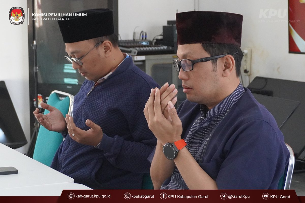 GarutKpu's tweet photo. #TemanPemilih, sebagai bentuk kepedulian dan kebersamaan, KPU Kabupaten Garut menyelenggarakan kegiatan santunan dan doa bersama anak yatim di lingkungan KPU Kabupaten Garut pada Jumat (3/7/2026). https://t.co/dfB70c7Smw
