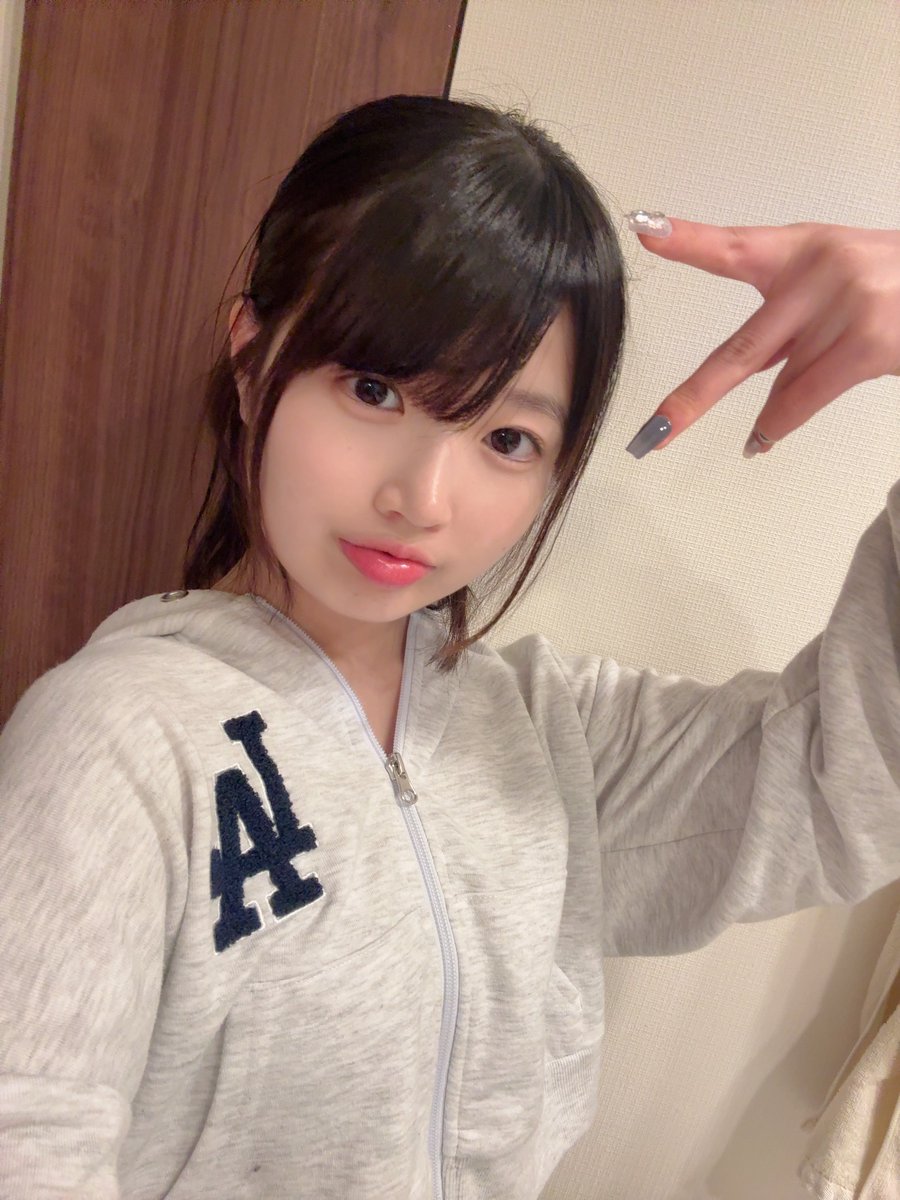 lunatchi_'s tweet photo. 明日の昼間久しぶりに配信つける！久しぶりになっちゃってごめんね😢15時くらいにつけようかなぁと思ってます！
どう？？！ハーフアップ似合う？ https://t.co/5xFYeold38