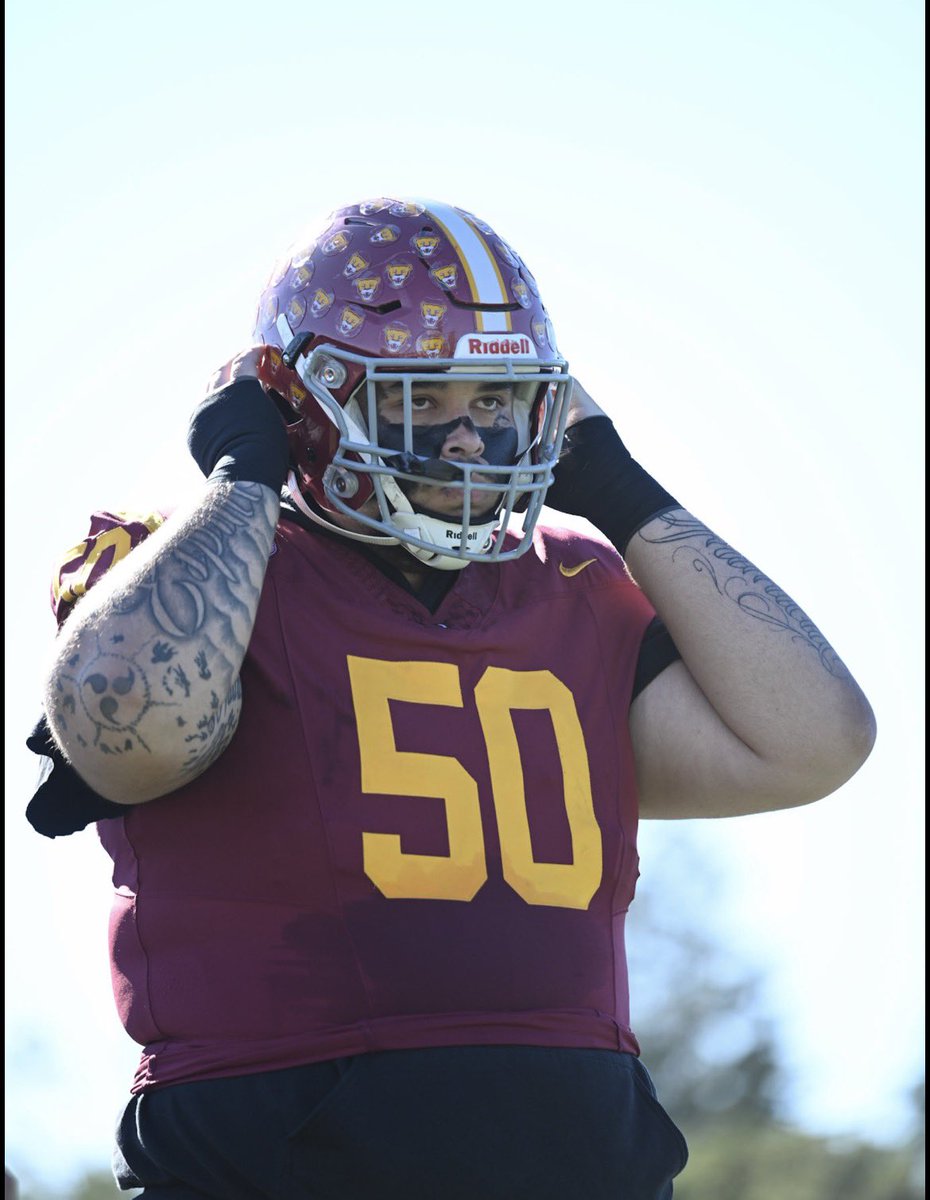 DemetriousEs74's tweet photo. Officially blessed to join De Anza as an Assistant Offensive line coach!!
Thank you @Coach_Dags for the opportunity GO LIONS https://t.co/I5oJR7PcVK