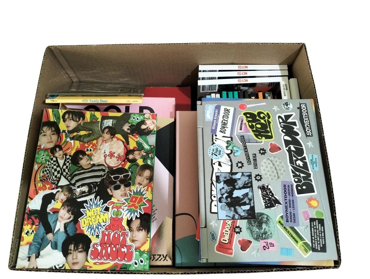 mei2oo's tweet photo. wts lfb 2 boxes of sealed and unsealed kpop album
ALL ALBUMS ARE COMPLETE INCLUSIONS WITH PC

☆ mostly nct, itzy with others such as svt, bts, izone, etc

price: 10k + sf
mop: gcash, any other bank
loc: metro manila / laguna
mod: sdd (lalamove, grab, or angkas), jnt direct, spx https://t.co/haOzqcPPCc
