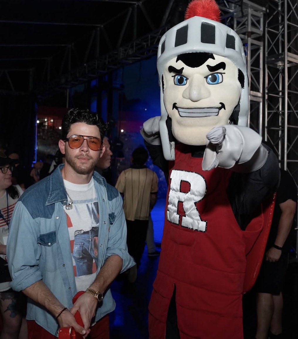 JonasTourInfo's tweet photo. Nick Jonas at Rutgers Rev, White &amp; Blue event! https://t.co/XUAMKP3rSM