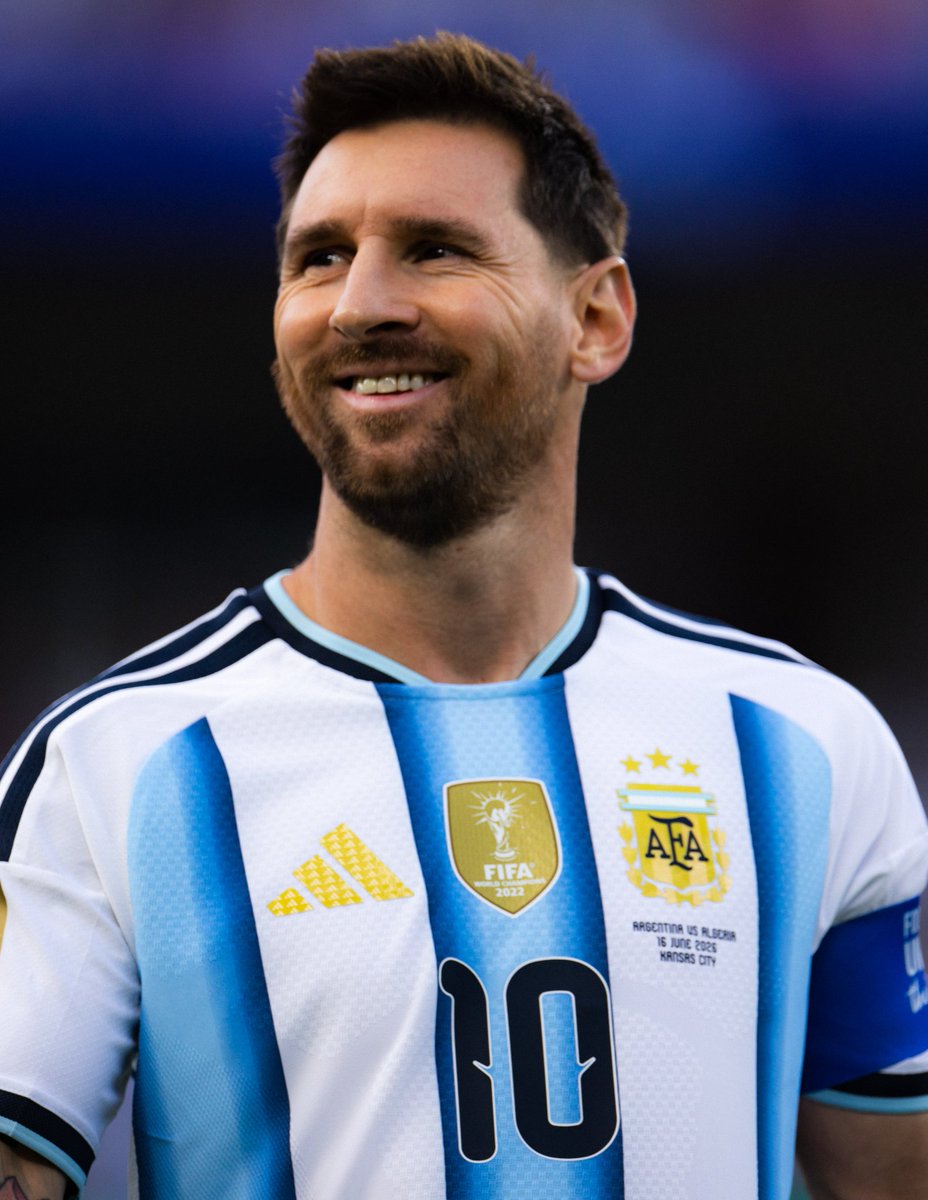 MessiXtraHQ's tweet photo. 🚨 Most penalties scored in :

- Football history: Ronaldo 
- Champions League history: Ronaldo
- Fifa World Cup history: Ronaldo
- Fifa club world cup history: Ronaldo
- La Liga history: Ronaldo

 But Leo Messi is called "Fifa Boy" 🤭 https://t.co/YaIJjcYtEc