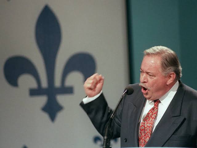 DimitrisSoudas's tweet photo. Changer de circonscription? En politique québécoise, ça s’est vu souvent.

1️⃣ René Lévesque : Laurier, puis Taillon. 2️⃣ Robert Bourassa : Mercier, ensuite Saint-Laurent après avoir perdu dans Bertrand en 1985. 
3️⃣ Pauline Marois : La Peltrie, puis Taillon, puis Charlevoix. 
4️⃣ Bernard Landry : Fabre, puis Verchères. 
5️⃣ Philippe Couillard : Jean-Talon, puis Roberval. 
6️⃣ François Legault : Rousseau, puis L’Assomption. 
7️⃣ Jacques Parizeau, lui, s’est présenté dans Ahuntsic et Crémazie avant de finalement l’emporter dans L’Assomption en 1976.

Et dans les gradins, on sait toujours quelle circonscription il fallait choisir… une fois les résultats connus et en prenant sa tartine et son café crème.