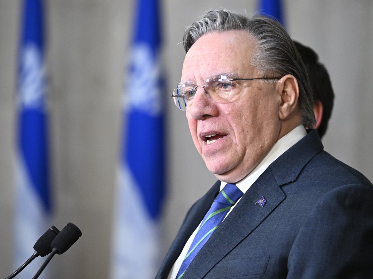DimitrisSoudas's tweet photo. Changer de circonscription? En politique québécoise, ça s’est vu souvent.

1️⃣ René Lévesque : Laurier, puis Taillon. 2️⃣ Robert Bourassa : Mercier, ensuite Saint-Laurent après avoir perdu dans Bertrand en 1985. 
3️⃣ Pauline Marois : La Peltrie, puis Taillon, puis Charlevoix. 
4️⃣ Bernard Landry : Fabre, puis Verchères. 
5️⃣ Philippe Couillard : Jean-Talon, puis Roberval. 
6️⃣ François Legault : Rousseau, puis L’Assomption. 
7️⃣ Jacques Parizeau, lui, s’est présenté dans Ahuntsic et Crémazie avant de finalement l’emporter dans L’Assomption en 1976.

Et dans les gradins, on sait toujours quelle circonscription il fallait choisir… une fois les résultats connus et en prenant sa tartine et son café crème.