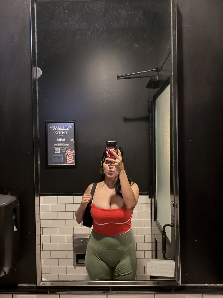 mikasaparker's tweet photo. who’s up rn? https://t.co/bxAegB3ZMc