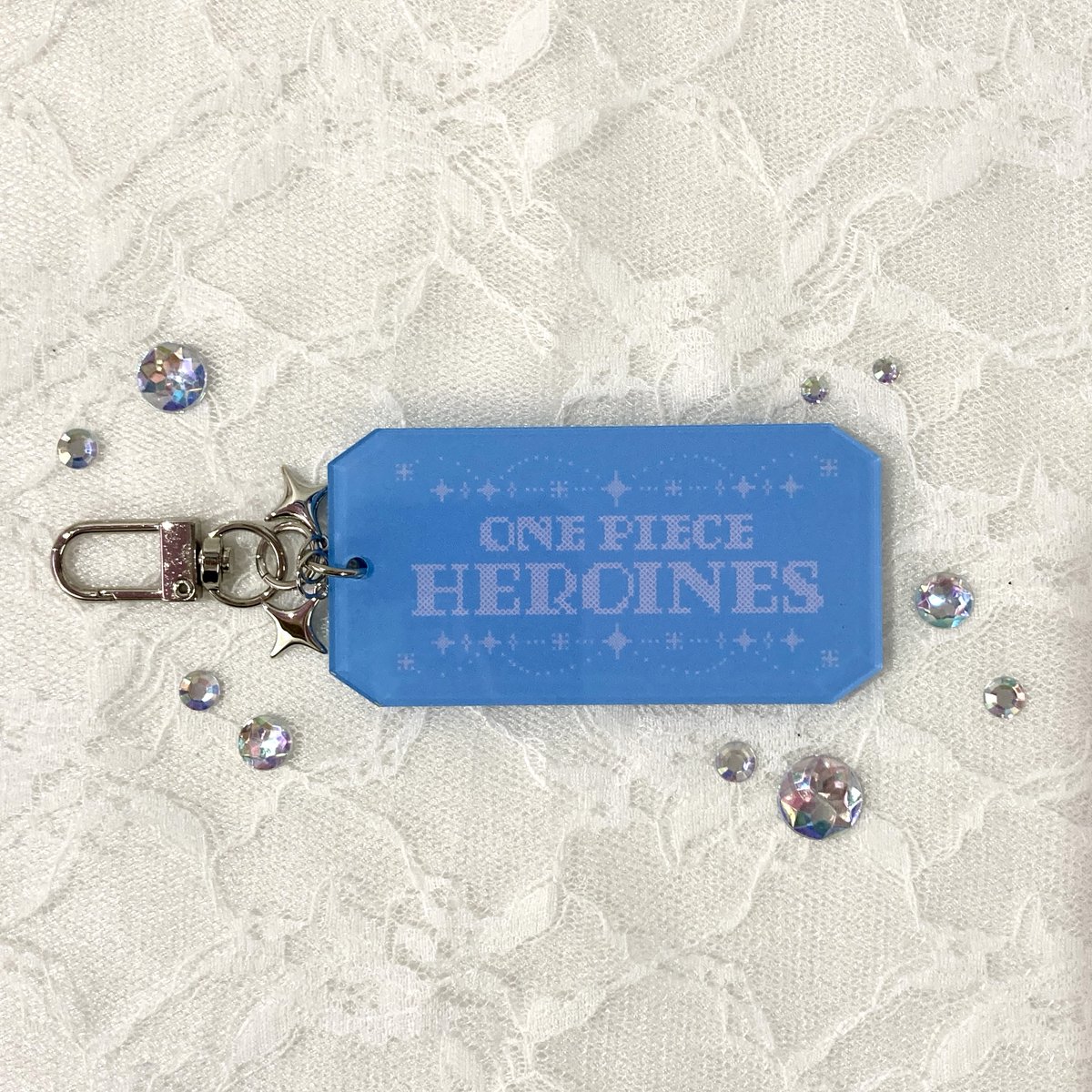 新商品】 〖ONE PIECE HEROINES〗 ロゴアクリルキーホルダー 1,430円