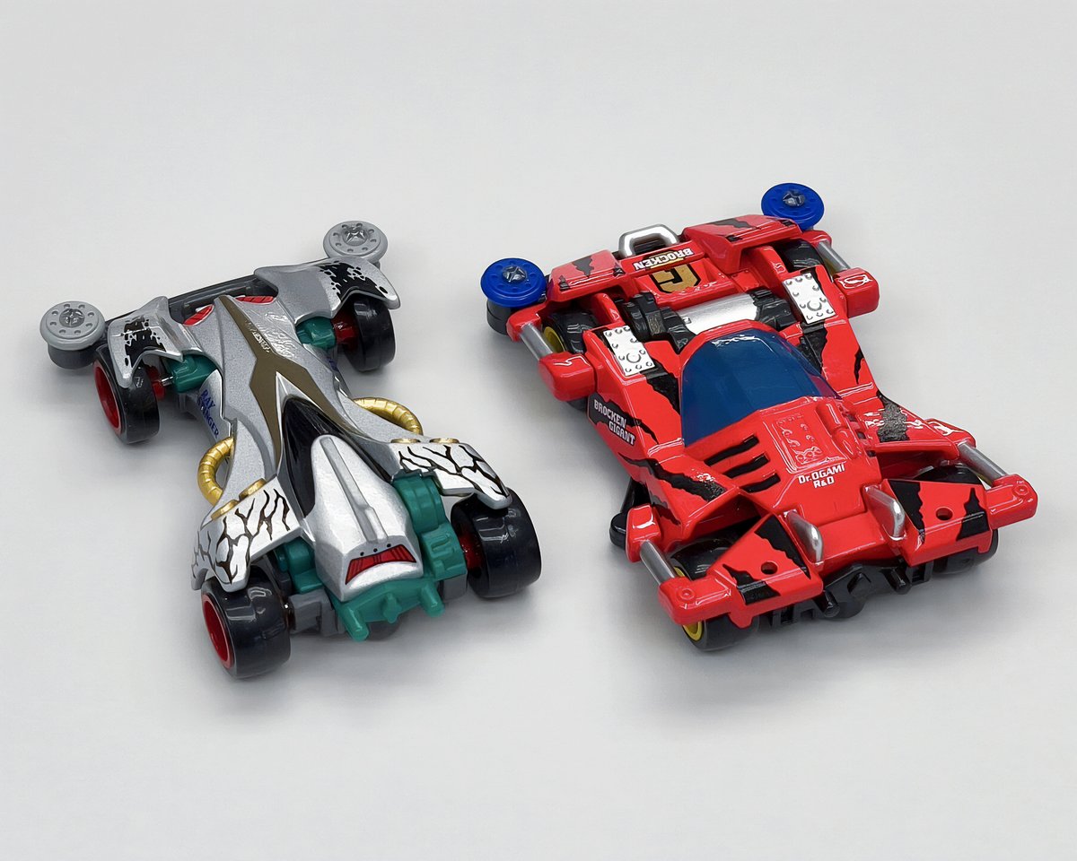 mini4wd's tweet photo. 【発売中】#トミカ × #ミニ四駆 コラボ🏁
「トミカプレミアムunlimited」シリーズから、『爆走兄弟レッツ&ゴー!!』の人気マシン「レイスティンガー」と「ブロッケンギガント」が登場！

タミヤが徹底監修し、タカラトミーさんが精巧に立体化。細部までこだわり抜かれたディテールと高いクオリティを、ぜひお手元でお楽しみください✨

TAMIYA TOKYO（@tamiya_tokyo）でも好評販売中です😊