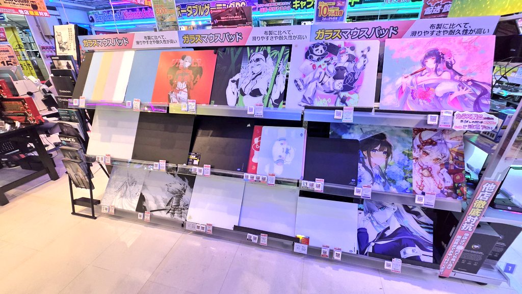 aoshijima's tweet photo. ゲーマーは池袋来たらヨドバシじゃなくてビックカメラパソコン館の方が楽しめそう https://t.co/srtSQAr8GP
