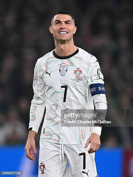 OprimeJN1's tweet photo. @BrooklynGuyNBA Eu fico no sofá só torcendo pra ele fazer um gol, e comemorar e ser feliz, porque ele me fez amar futebol como nunca. 

Cristiano Ronaldo, o cara que fez o mundo entender que com amor e dedicação, tudo é possível. 

Te amo demais CR7 https://t.co/WGjGjv8Md0