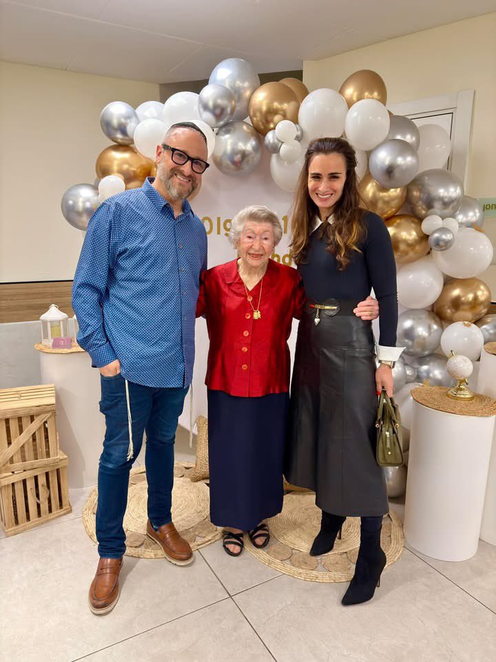HilzFuld's tweet photo. Today, our great aunt, Olga Kay turns 100!!

Olga is a survivor of not one, not two, but three death camps and today she lives in Israel with her children, grandchildren, and great grandchildren. 

You will never see Olga without a smile on her face. 

She knows and expresses often how lucky she is to live in Israel. 

An absolutely extraordinary woman who inspires us all daily. 

Here’s to another 20 birthdays! 

Mazel tov, Olga! 🎂🎉🇮🇱💪❤️✡️🙏