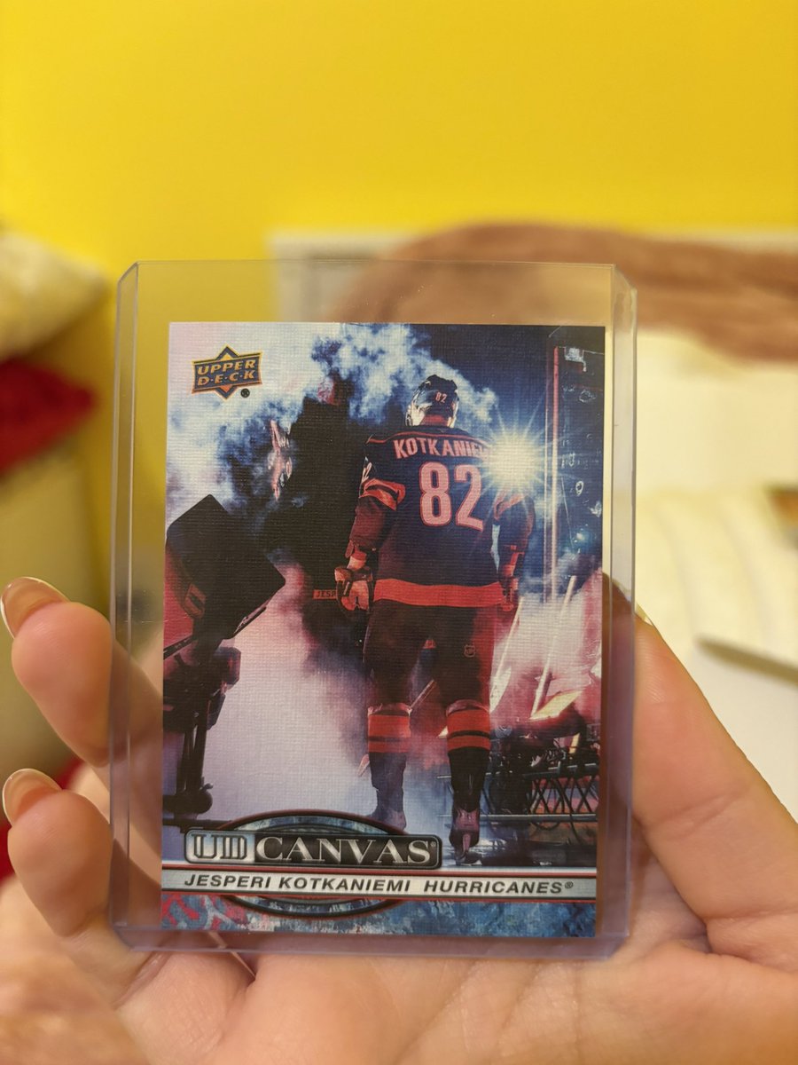 dwabout_it9's tweet photo. hello hello i am willing to trade these for any cards of same value that i’m interested in! i collect marner, some vgk, some leafs, some detroit! just shoot me a dm or comment if you have something :) https://t.co/Ga88Y4NmTM