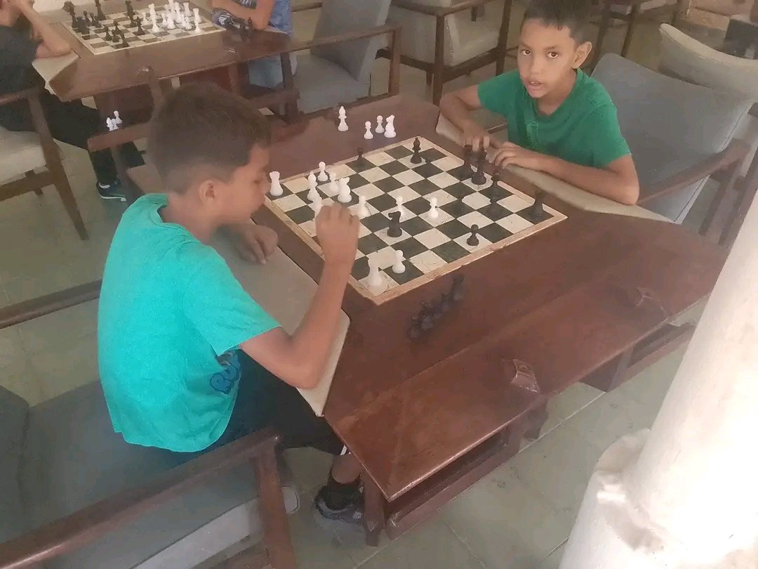 BeltranReynier's tweet photo. 🇨🇺✊Uno de los deportes el Festival Deportivo Municipal en #Manzanillo es el Ajedrez, con gran participación de nuestros Atletas y de manera especial el Atleta de alto rendimiento Brayan Morales Leyva.
#ProvinciaGranma
#TodoXMiCiudad
#JuntosPodemos
#ManzanilloEn26 https://t.co/gch8NdmT1q