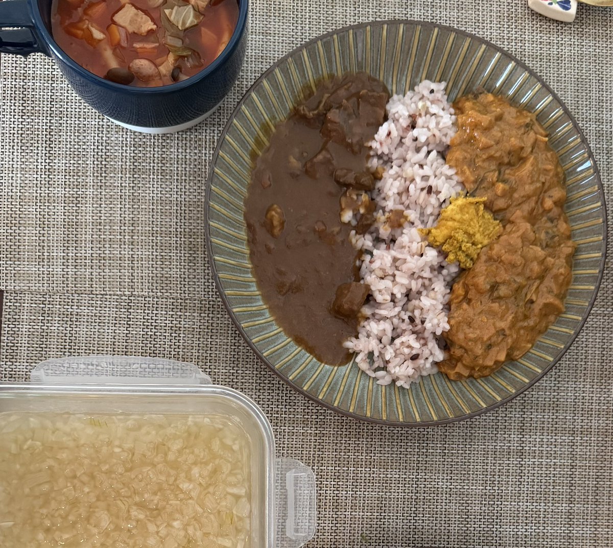 _shiru07's tweet photo. 昼飯食いながらヤニねこ流してるんだけど、完全にメニューミスったわ https://t.co/MKVhi4l0pU