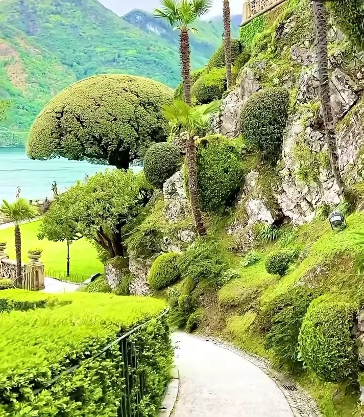 earthwhisperss's tweet photo. Lake Como, Italy https://t.co/zEbCCBX9pY