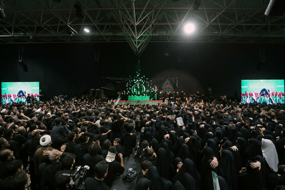 Araghchhi's tweet photo. Mourners gather around the coffin of late Supreme Leader Ayatollah Ali Khamenei during a ceremony ahead of his funeral at the Imam Khomeini Husseiniyeh in Tehran. https://t.co/34h0uiPzaC