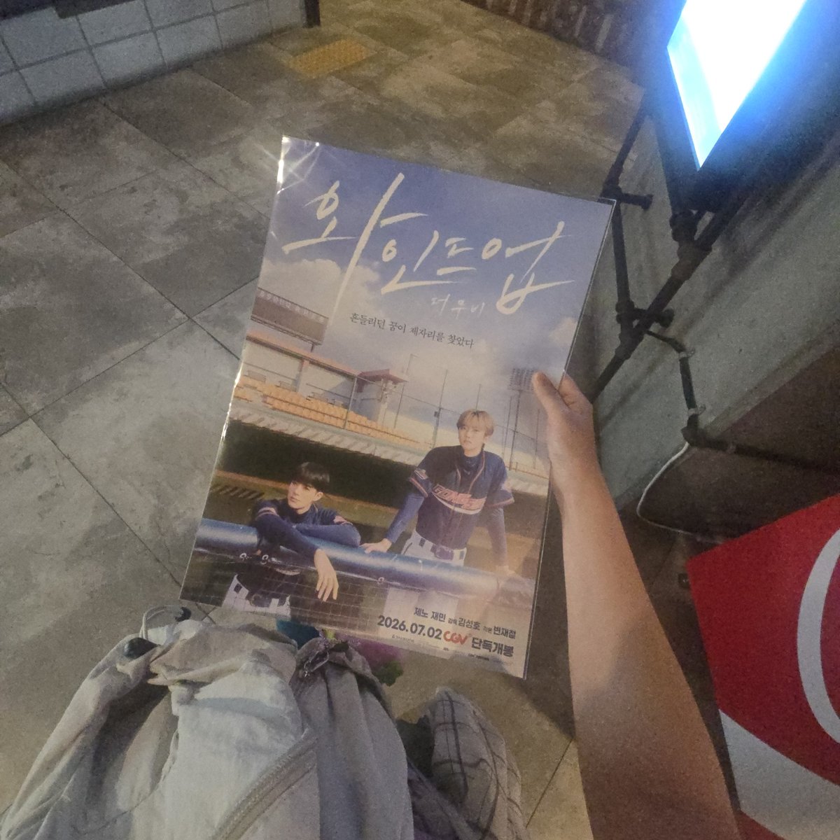 GOnidia_F's tweet photo. 와인드업 보고 옴...
큰 화면으로 보니까 스토리 몰입도 더 잘 되고 좋앗떠요,,,
아니근데 보다가 갑자기 왈칵 눈물이 쏟아져서 #태희가먼저여자남자다울림
이제 남은 바람 하나는 꼭... 와인드업 홍보 시구시타(말하면 이뤄진다) 원해요...

#와인드업 #WINDUP #NCT #제노 #JENO #재민 #JAEMIN https://t.co/1aI7Pao4lI