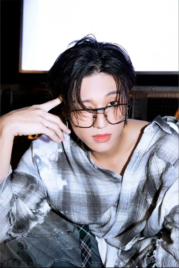 _Taku_Takumo's tweet photo. Lo robé~

Nombre: Takumo Inuzuka
Pronombres: él
Altura: 170cm
Sexualidad: Homo.
Soltero: Mucho.
Signo: Virgo.
Fumas: Sí. 
Piercings: en orejas y pezones.
Tatuajes: No.
Color fav: Fucsia, negro y azul.
Bebida y comida fav: sushi, ramen, baozi, pollo frito...
Animal fav: muchos. https://t.co/OYjPHKRvFR