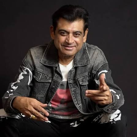 yoonshabnami's tweet photo. Happy Birthday to Amit Kumar...a voice that made every song feel alive!

What are your favorite songs by him? https://t.co/nW16o2zlkb