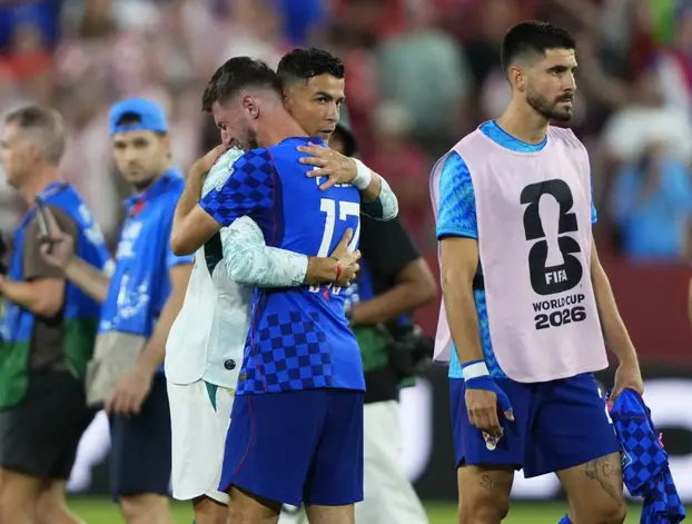 Petar Sučić reveals that Cristiano Ronaldo comforted him after the final  whistle: "He told me that this is football, and that there will be  difficult moments. He told me that I'm an